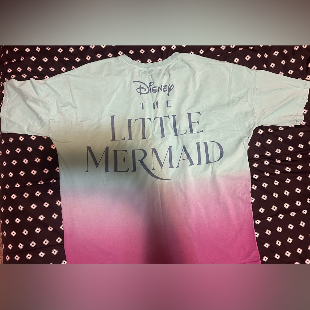 Disney “her universe” The Little Mermaid oversized T-shirt-size(c measurements)